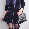 Minifalda negro con correas y pentagrama