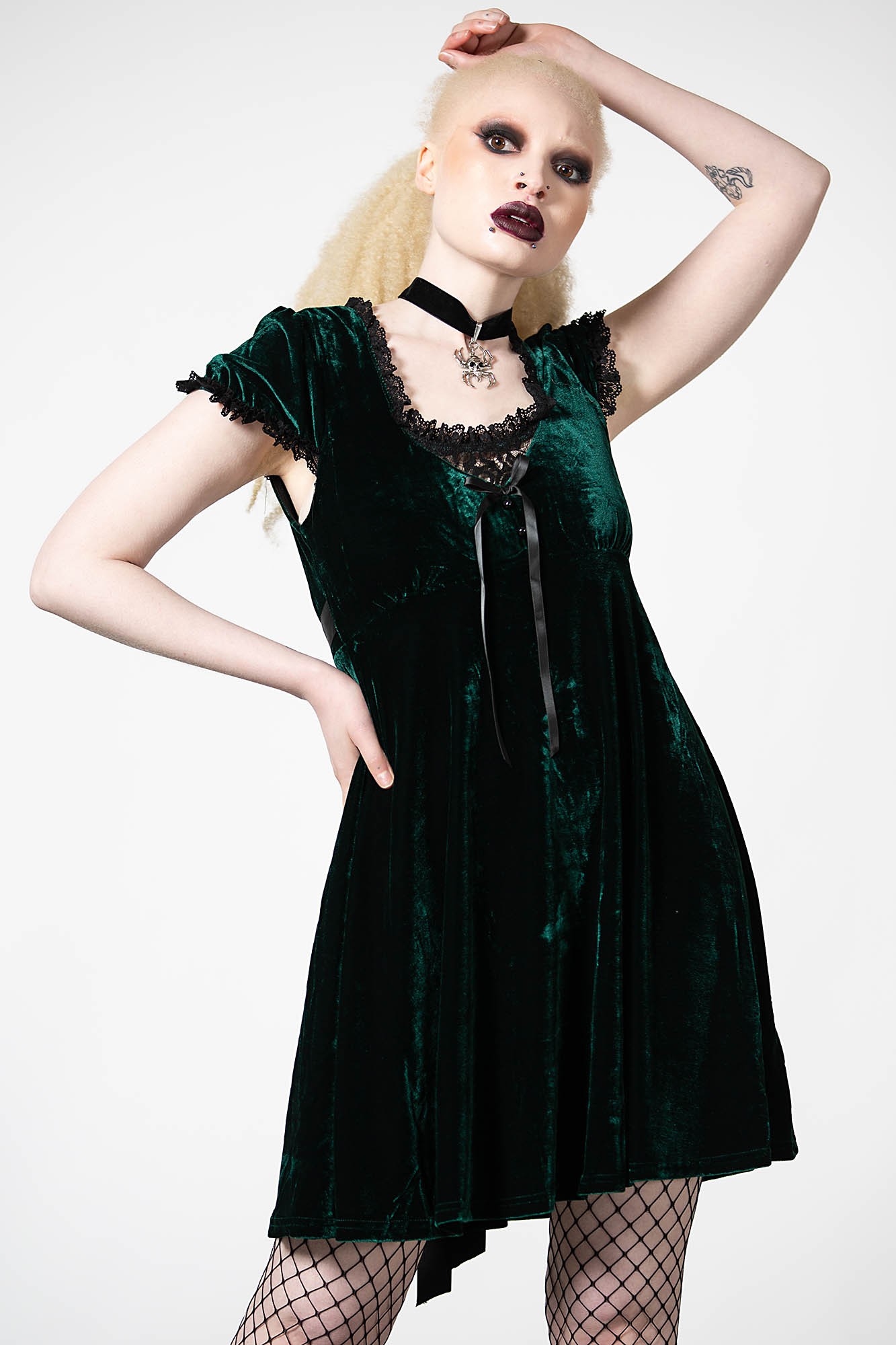 Vestido de terciopelo verde esmeralda `Heather´, KillStar - Gothic-Zone
